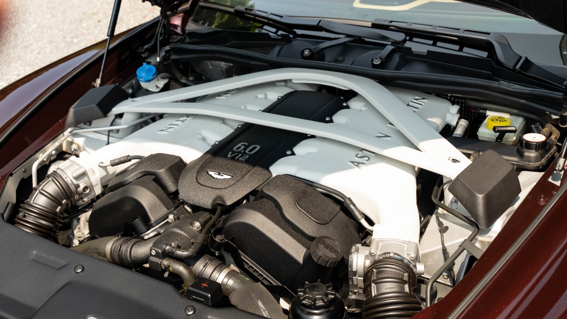 2015 Aston Martin Vanquish Base - Photo 23
