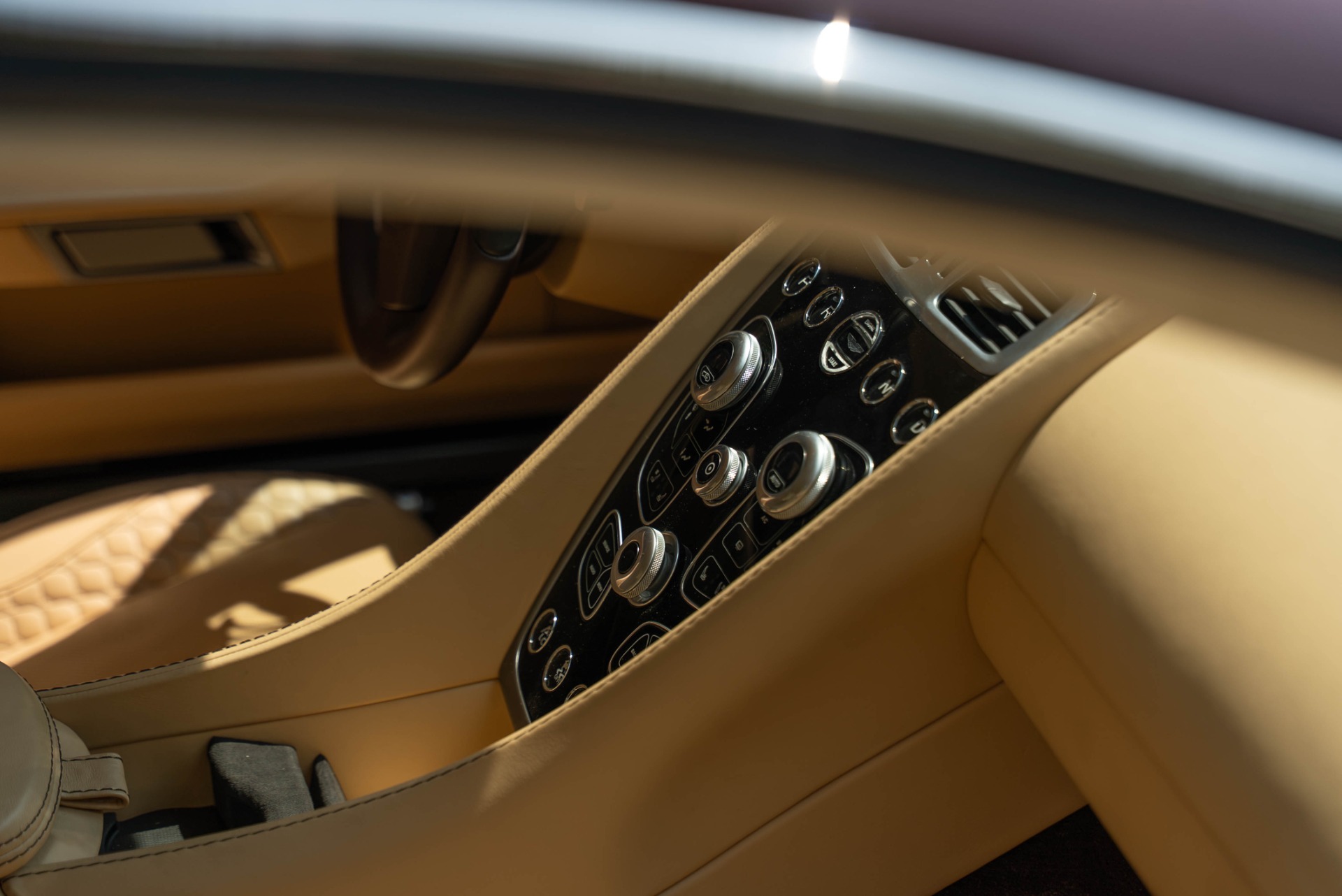 2015 Aston Martin Vanquish Base - Photo 32